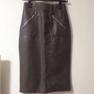 ザラ(ZARA)のzaraのフェイクレザースカート(ひざ丈スカート)