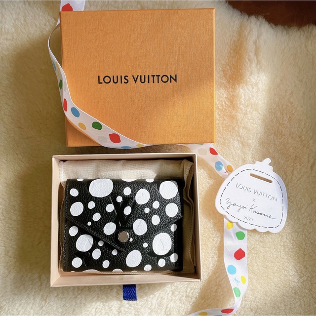 コラボ《コンパクト》Louis Vuitton ヴィクトリーヌウォレットファッション小物