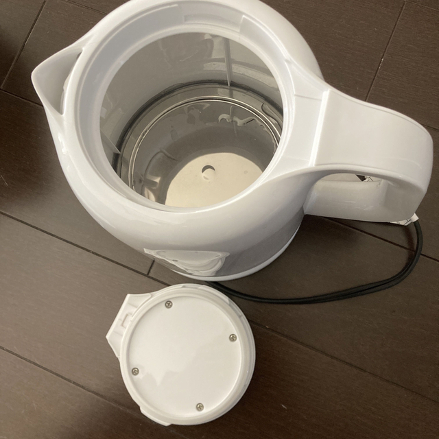 山善(ヤマゼン)のヤマゼン　電気ケトル　1.0L 白　2ヶ月使用 スマホ/家電/カメラの生活家電(電気ケトル)の商品写真