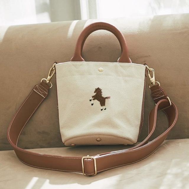 【いちご様専用】seven ten ワンポイント刺繍ミニショルダーバッグ レディースのバッグ(ショルダーバッグ)の商品写真