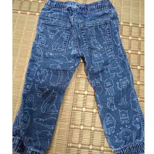 GAP モンスター柄のジーパン　95-100cm　2歳 キッズ/ベビー/マタニティのキッズ服男の子用(90cm~)(パンツ/スパッツ)の商品写真