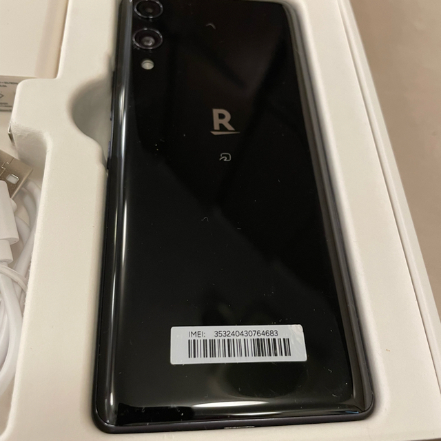 Rakuten(ラクテン)の楽天 Rakuten Hand 64GB ブラック P710 SIMフリー スマホ/家電/カメラのスマートフォン/携帯電話(スマートフォン本体)の商品写真