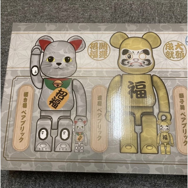 BE@RBRICK(ベアブリック)のBE@RBRICK × BAPE 招き猫銀 達磨金 獅子舞 100%&400% エンタメ/ホビーのフィギュア(アニメ/ゲーム)の商品写真