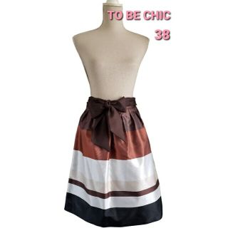 トゥービーシック(TO BE CHIC)の大変美品　TO BE CHIC 日本製　大きな取り外しリボン付　フレアースカート(ひざ丈スカート)