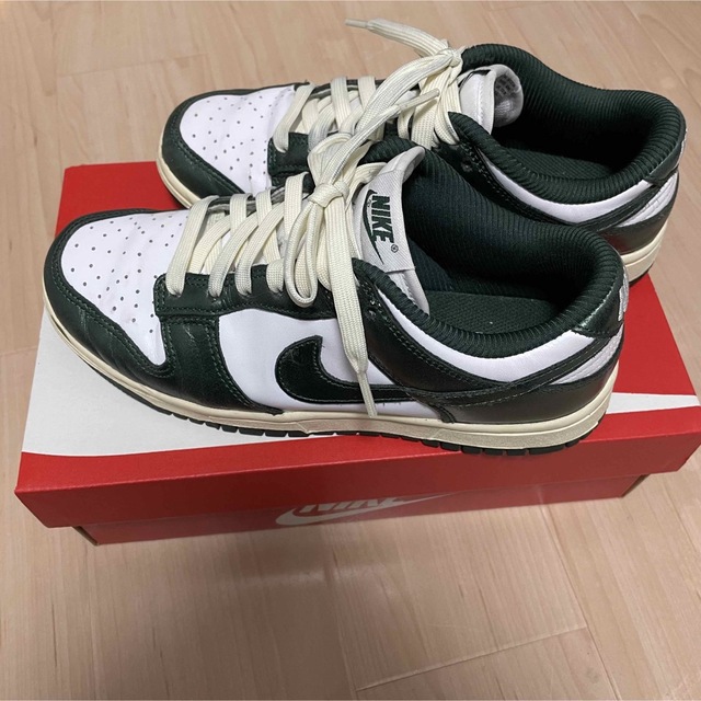 NIKE(ナイキ)の【19日まで限定値下げ】nike dunk low vintage green レディースの靴/シューズ(スニーカー)の商品写真