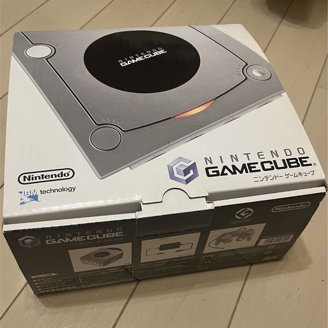 ニンテンドーゲームキューブ(ニンテンドーゲームキューブ)の【値下げ】NINTENDO GAMECUBE シルバー　ゼルダの伝説風のタクト付 エンタメ/ホビーのゲームソフト/ゲーム機本体(家庭用ゲームソフト)の商品写真