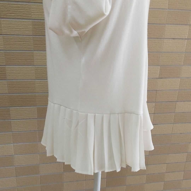 レイヤード インナーカットソー　裾デザインシャツ　レイヤードシャツ レディースのトップス(カットソー(長袖/七分))の商品写真
