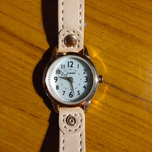 未使用　金縁・レディース腕時計　ベージュ　　　実物のほうがステキです! | フリマアプリ ラクマ