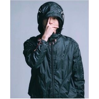 菅田将暉 着用90-00s OAKLEY software jacket | labiela.com