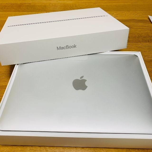 Apple(アップル)のMacbook 12インチ 2017 シルバー 8GB/256GB  スマホ/家電/カメラのPC/タブレット(ノートPC)の商品写真