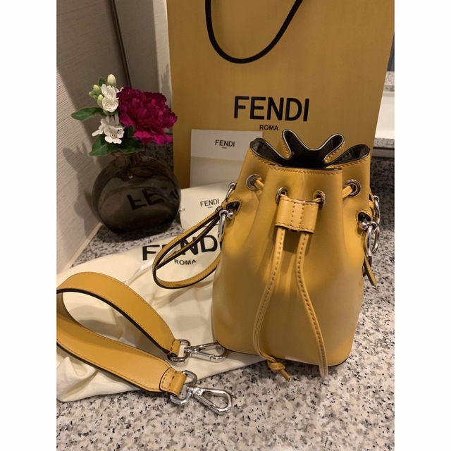FENDI(フェンディ)のフェンディ  FENDI モントレゾール レディースのバッグ(ハンドバッグ)の商品写真