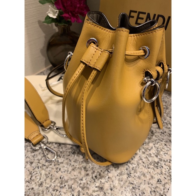 FENDI(フェンディ)のフェンディ  FENDI モントレゾール レディースのバッグ(ハンドバッグ)の商品写真