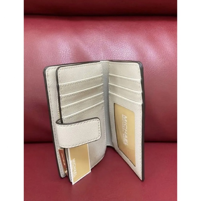 Michael Kors(マイケルコース)の【新品】マイケルコース　二つ折り財布 レディースのファッション小物(財布)の商品写真