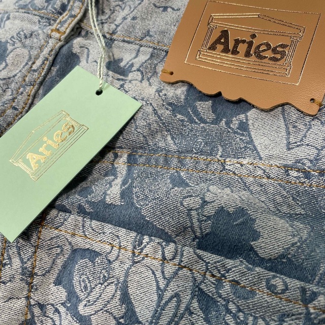 aries(アリエス)の値下　ARIES カートゥーン リリー ジーンズ　新品未使用　30 メンズのパンツ(デニム/ジーンズ)の商品写真