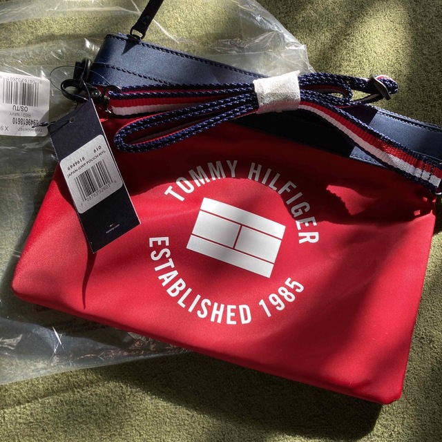 TOMMY HILFIGER(トミーヒルフィガー)のトミーヒルフィガー　サコッシュ レディースのバッグ(ショルダーバッグ)の商品写真