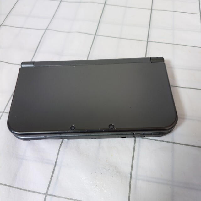 「Newニンテンドー3DS LL メタリックブラック」