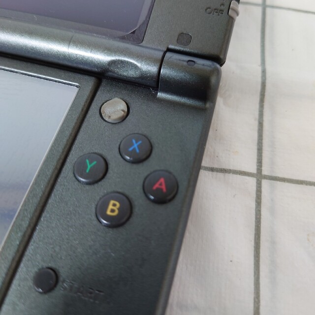 「Newニンテンドー3DS LL メタリックブラック」 4