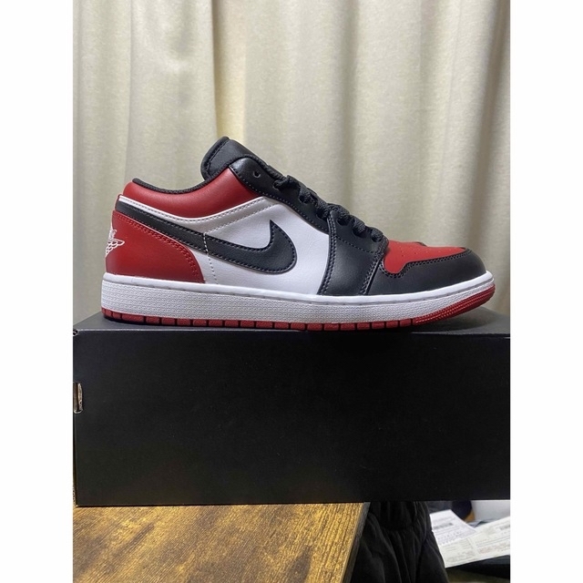 NIKE(ナイキ)のNike Air Jordan 1 Low Bred Toe 28cm ナイキ  メンズの靴/シューズ(スニーカー)の商品写真