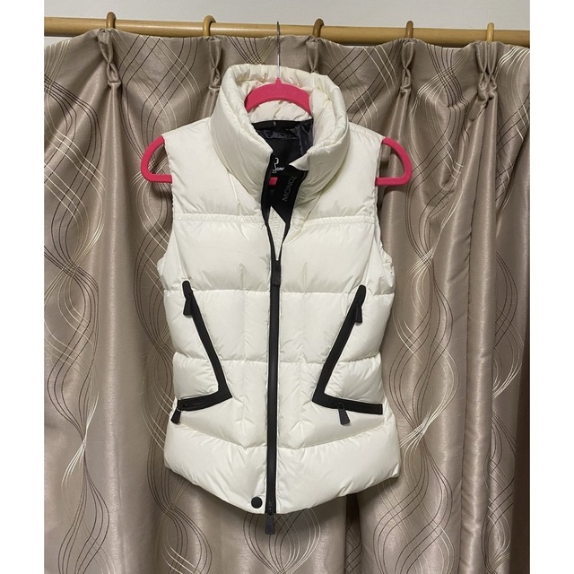 MONCLER(モンクレール)のMONCLER  ベスト  モンクレ  モンクレール  レディース レディースのジャケット/アウター(ダウンベスト)の商品写真