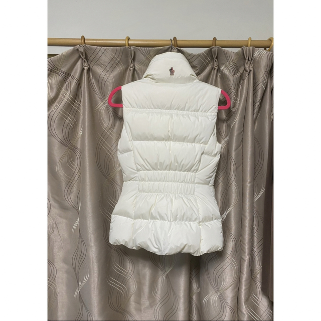 MONCLER(モンクレール)のMONCLER  ベスト  モンクレ  モンクレール  レディース レディースのジャケット/アウター(ダウンベスト)の商品写真