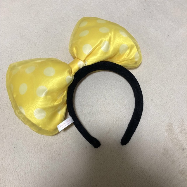 Disney(ディズニー)のディズニー　カチューシャ　ミニー　リボン　黄色　イエロー レディースのヘアアクセサリー(カチューシャ)の商品写真