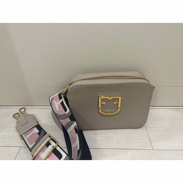 Furla(フルラ)のFURLA ショルダーバッグ  ピンク　中古 レディースのバッグ(ショルダーバッグ)の商品写真