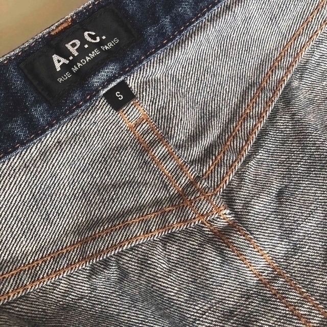 A.P.C(アーペーセー)のA.P.C. デニム　ミニスカート　インディゴ　cotton 100% レディースのスカート(ミニスカート)の商品写真