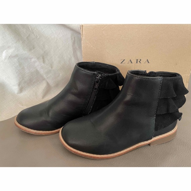 ZARA KIDS(ザラキッズ)のZARA ザラ　キッズ　フリル　ショートブーツ　17cm キッズ/ベビー/マタニティのキッズ靴/シューズ(15cm~)(ブーツ)の商品写真