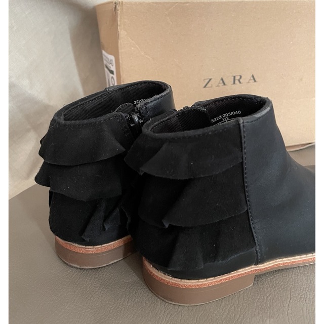 ZARA KIDS(ザラキッズ)のZARA ザラ　キッズ　フリル　ショートブーツ　17cm キッズ/ベビー/マタニティのキッズ靴/シューズ(15cm~)(ブーツ)の商品写真