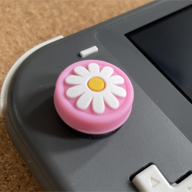 Nintendo Switch(ニンテンドースイッチ)のお花　Switch　ジョイコン　スティックカバー　ピンク&オレンジ　4個セット エンタメ/ホビーのゲームソフト/ゲーム機本体(その他)の商品写真