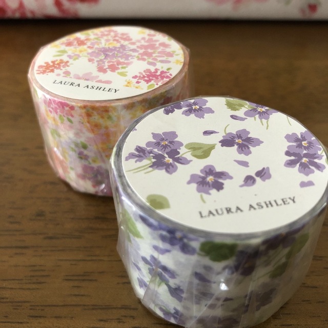 LAURA ASHLEY(ローラアシュレイ)のLAURA ASHLEYのマスキングテープ(未開封品)2種類 インテリア/住まい/日用品の文房具(テープ/マスキングテープ)の商品写真