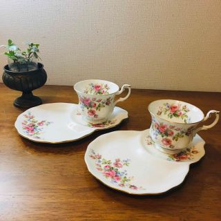 ロイヤルアルバート(ROYAL ALBERT)の【廃盤·英国製】ロイヤルアルバート　モスローズ　スナック　テニスセットペア(食器)