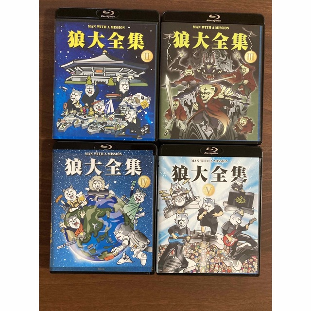 MAN WITH A MISSION(マンウィズアミッション)のまろ様専用　狼大全集　Ⅱ,Ⅲ,Ⅳ,Ⅴ Blu-ray エンタメ/ホビーのDVD/ブルーレイ(ミュージック)の商品写真