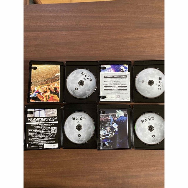 MAN WITH A MISSION(マンウィズアミッション)のまろ様専用　狼大全集　Ⅱ,Ⅲ,Ⅳ,Ⅴ Blu-ray エンタメ/ホビーのDVD/ブルーレイ(ミュージック)の商品写真
