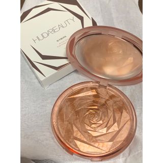 セフォラ(Sephora)のHuda beauty  All Over Glow Heliosハイライト(フェイスカラー)