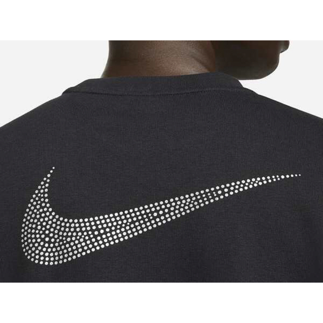 NIKE(ナイキ)の【新品】NIKE SWOOSH DRI-FIT  レディースのトップス(トレーナー/スウェット)の商品写真