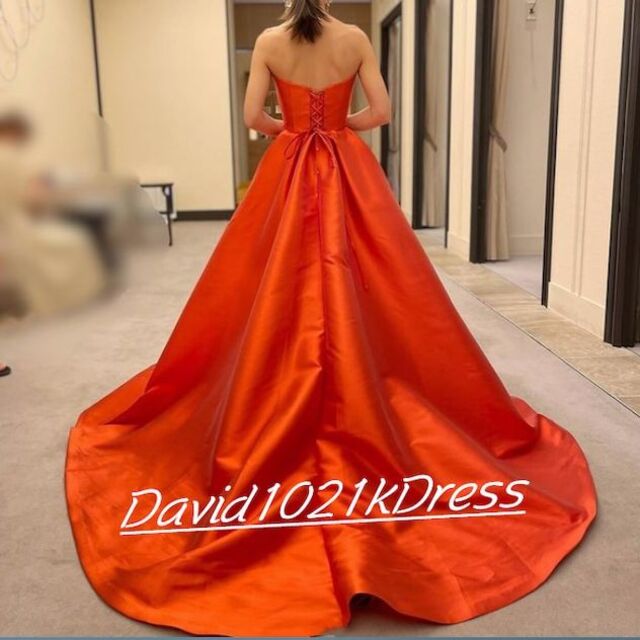 カラードレス オレンジ ベアトップ トレーン ロケ撮 結婚式 レディースのフォーマル/ドレス(ウェディングドレス)の商品写真