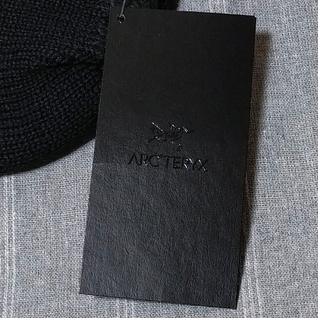 ARC'TERYX(アークテリクス)のブラック　アークテリクス　ニット帽　ビーニー　キャップ　帽子　スノーボード　新品 メンズの帽子(ニット帽/ビーニー)の商品写真