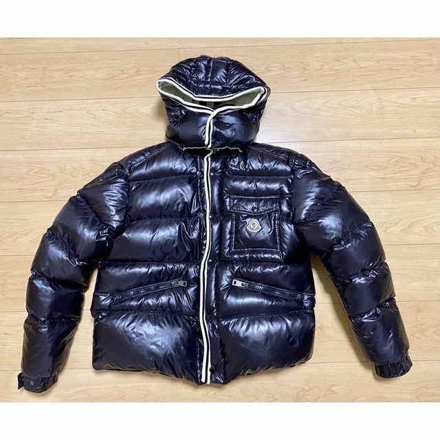 MONCLER(モンクレール)のメンズ MONCLER モンクレール ダウンジャケット ブラック トリコロール メンズのジャケット/アウター(ダウンジャケット)の商品写真