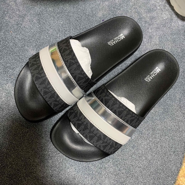 が大特価! マイケルコース 新品 ALBA ソング スライドサンダル