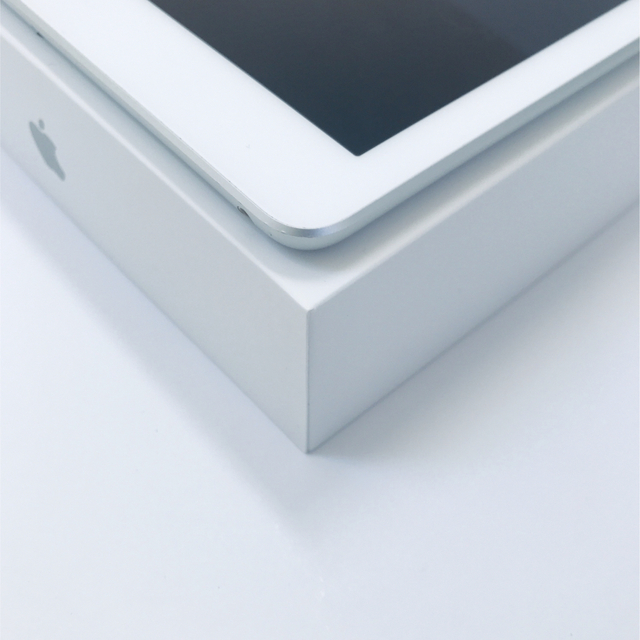 タブレットApple iPad 第6世代 Wi-Fi 32GB【美品】