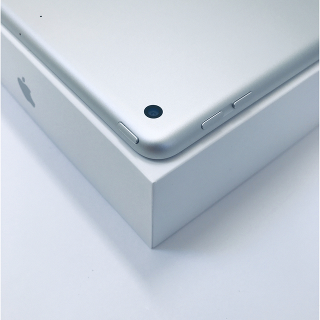 タブレットApple iPad 第6世代 Wi-Fi 32GB【美品】