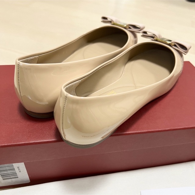 予約販売品】 サルヴァトーレフェラガモ VARA ヴァラ パンプス 19672