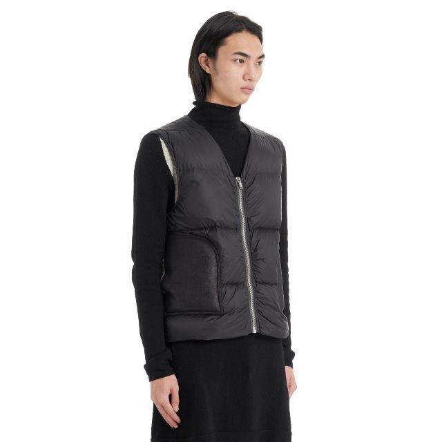 Rick Owens(リックオウエンス)の新品 RICK OWENS ムートン切り替え ダウンベスト CARGO VEST メンズのジャケット/アウター(ダウンベスト)の商品写真