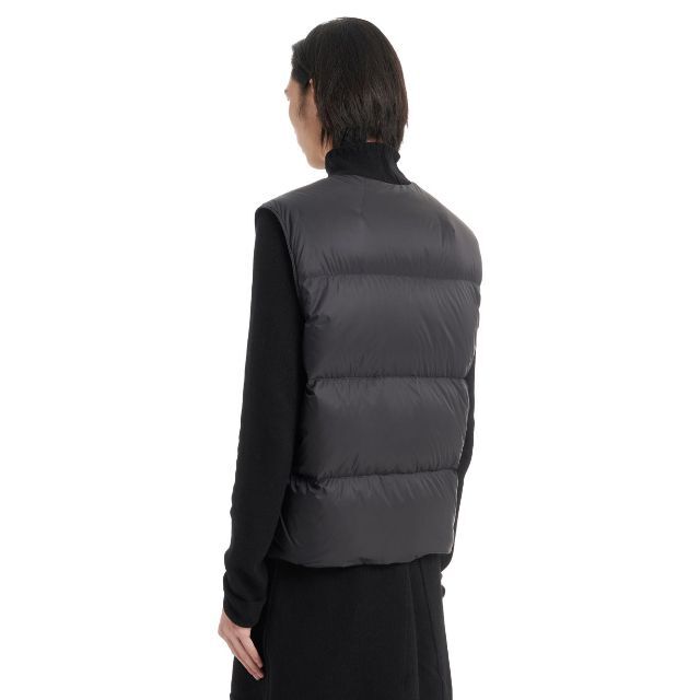 Rick Owens(リックオウエンス)の新品 RICK OWENS ムートン切り替え ダウンベスト CARGO VEST メンズのジャケット/アウター(ダウンベスト)の商品写真