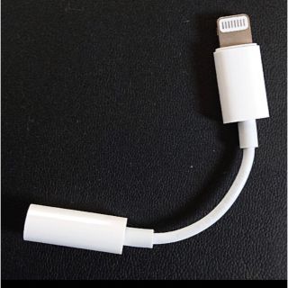 アップル(Apple)の新品 アップル純正 lightning 3.5mm イヤホンジャック アダプター(ストラップ/イヤホンジャック)