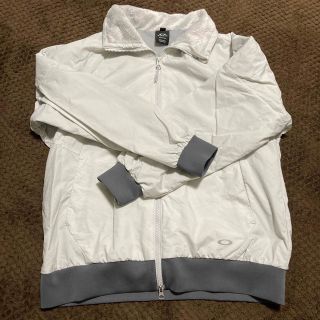 Oakley(ナイロンジャケット ・ ホワイト/白色系)のフリマ Oakley(ナイロンジャケット ・ ホワイト/白色系)のフリマ