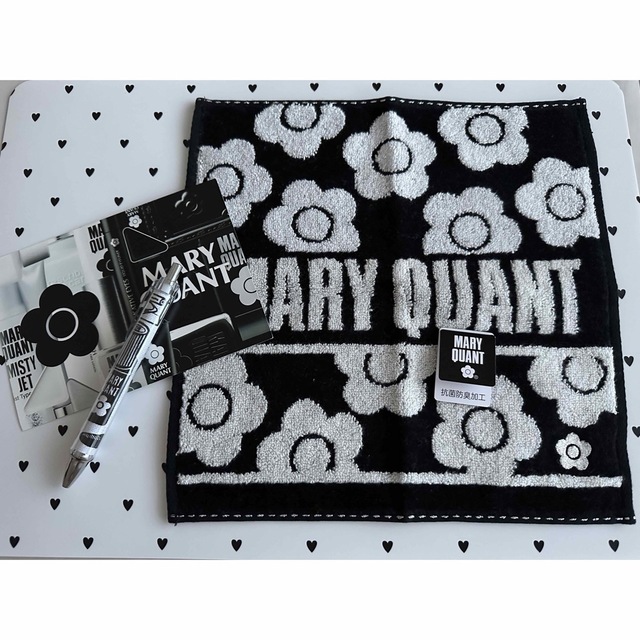 MARY QUANT(マリークワント)の❤️✳︎マリークワント・タオルハンカチ・おまけ付き・新品未使用 レディースのファッション小物(ハンカチ)の商品写真