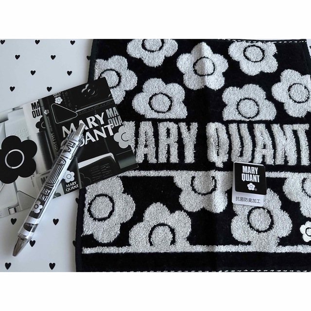 MARY QUANT(マリークワント)の❤️✳︎マリークワント・タオルハンカチ・おまけ付き・新品未使用 レディースのファッション小物(ハンカチ)の商品写真