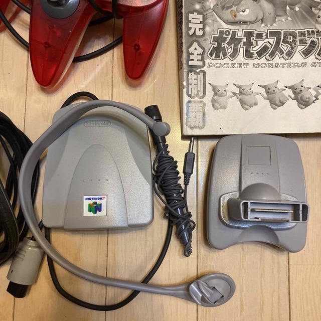 NINTENDO 64(ニンテンドウ64)のNintendo64 任天堂64  本体一式　ソフト五本 エンタメ/ホビーのゲームソフト/ゲーム機本体(家庭用ゲーム機本体)の商品写真